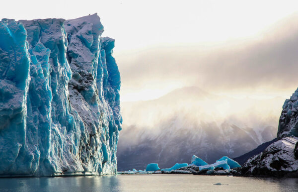 Glaciar y desprendimiento de hielo